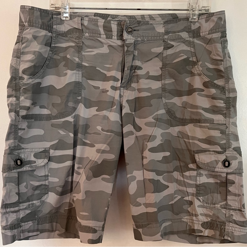 Gander Mountain Guide series gray camouflage shorts womens size 12